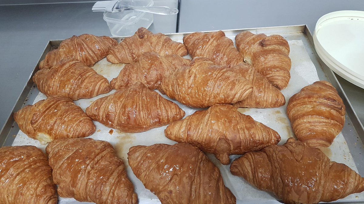 FabioVerzini's tweet photo. @Invisibile18 Buondì... croissant appena sfornati https://t.co/WUUNIB79vi