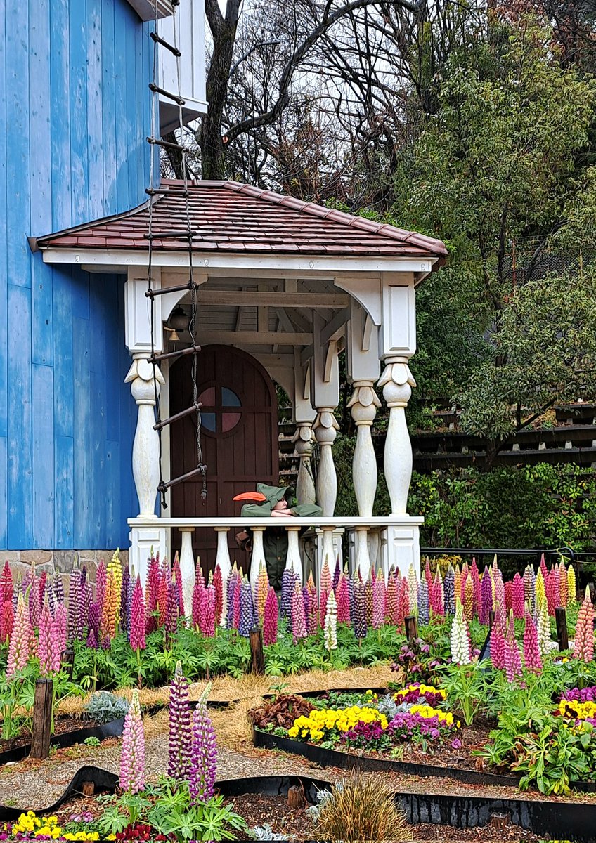 ムーミンと楽しいひとときを過ごしていたのにおやつを食べに先に帰っちゃってしょんぼりなスナフキン

ずーーーっとムーミンに手を振ってお別れしてたからなぁ

って言っても約10分後には会えるはずなんですけど笑