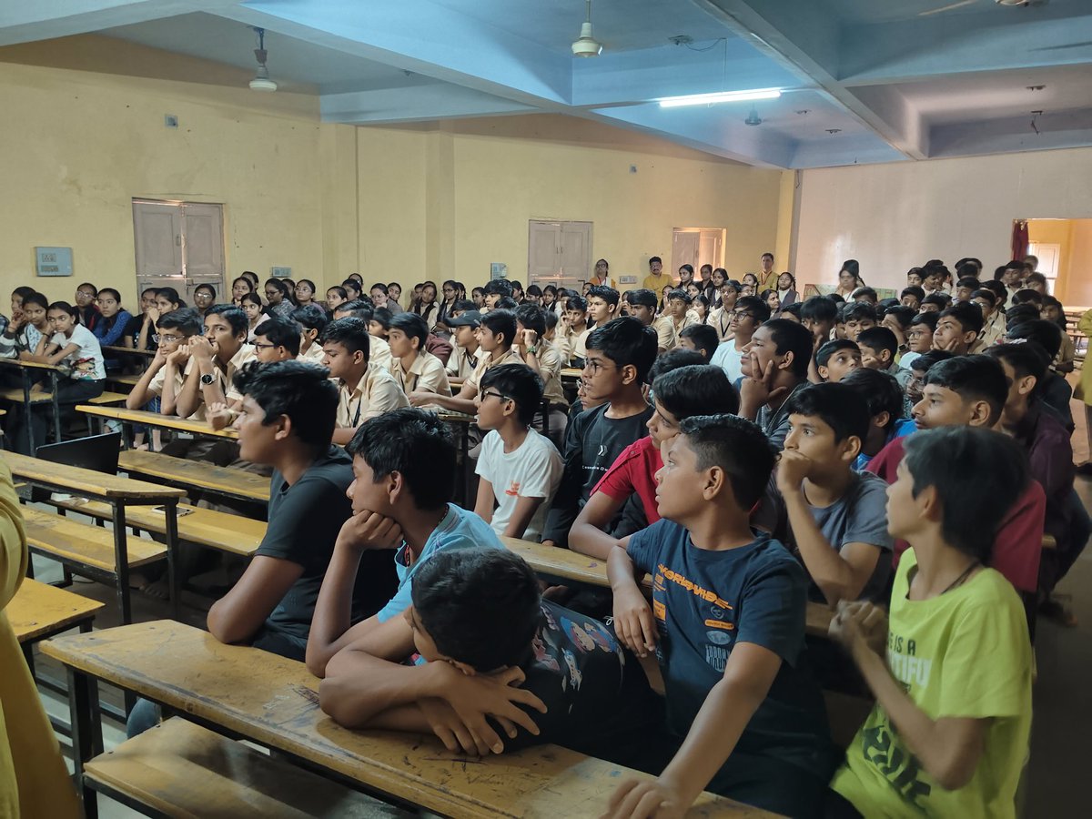 Iplabkheda's tweet photo. Successfully conducted an IP & Awareness Program at Santram Vidhyalaya along with an informative session on Lunar Eclipse. Students actively participated and learned about Intellectual Property rights and the science behind celestial events. 🌍🔬 #WorldIP #AwarenessProgram https://t.co/Q96heB9uJ6