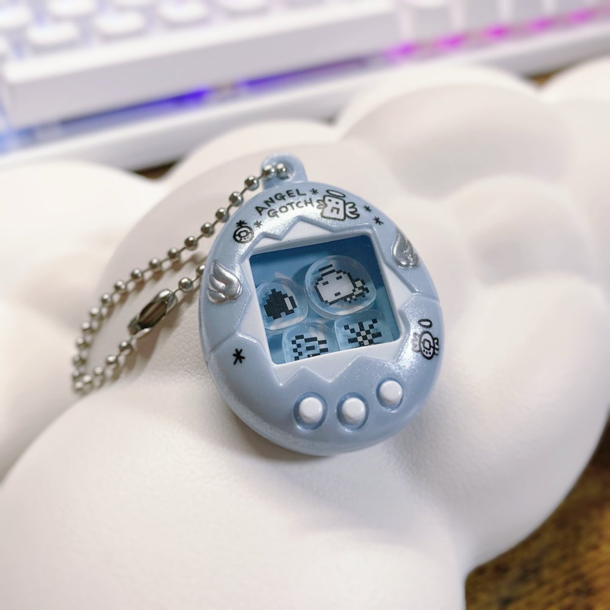 昨日回したたまごっちガチャが可愛すぎてもっかい回しに行ったらもう売り切れてて泣いた😭