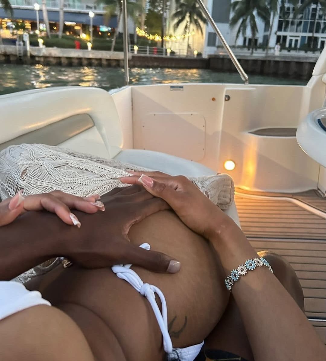 Pretty hoe, pretty mindset, pretty soul.