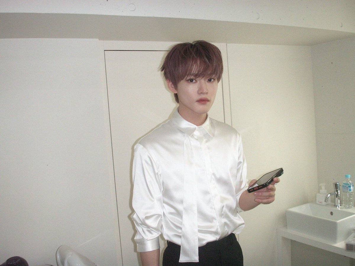 _____leledream's tweet photo. 천러 샤오홍슈

都不记得啥时候的了😂
#不是今天拍的# #对对对就是这种感觉# #我来这只办一件事# #帅得让人发疯# #谁来管一管# #啥也不说了# #一切尽在不言中# https://t.co/Kx04SyCRbp