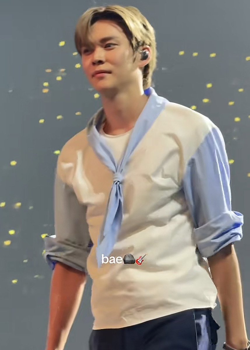 Baju mirip yayahnya eh..