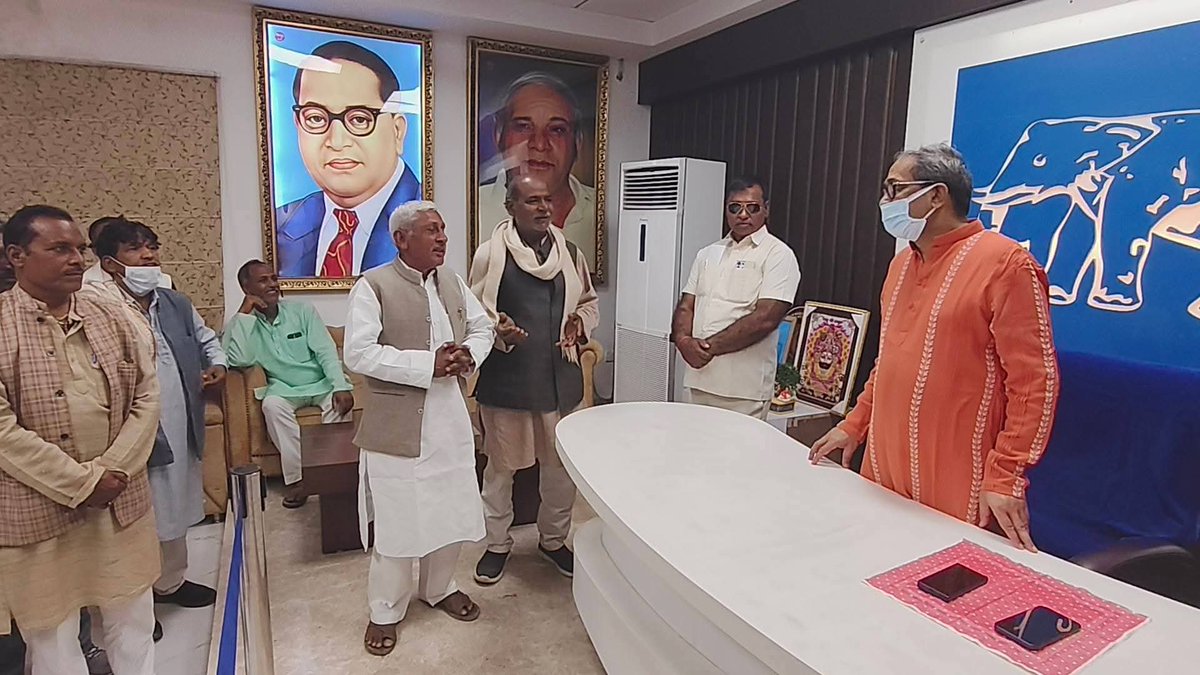 बहुजन समाज पार्टी के रसड़ा विधायक श्री उमाशंकर सिंह जी जनता की दुआ है प्रेम स्नेह से उनका स्वास्थ्य ठीक है, धीरे-धीरे रिकवर हो रहे हैं।

श्री उमाशंकर सिंह जी ने होली के अवसर पर बलिया जनपद के खनवर स्थित अपने आवास पर समर्थकों और क्षेत्रवासियों से मुलाकात की। रंग-गुलाल और मिठाइयों