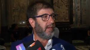 LahitteCarlos's tweet photo. "Un gobierno de izquierda cumple", y apuntó Casi 14000 empleos generados por la apertura de 11.600 empresas nuevas, a ver Pereira , CASI 14 mil empleos dividido las 11.600 empresas da 1.2 empleos por empresa o sea se crearon 11600 unipersonales?  
Este tipo, nos toma p estúpidos? https://t.co/Y0FQB7xYnp