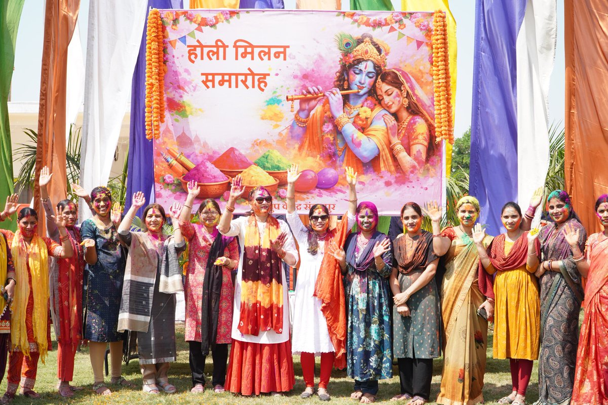 rcwasbp's tweet photo. Smt Punam Singh,RCWA President, celebrated Holi, the festival of colors, with great enthusiasm with the families of all the soldiers,She extended her best wishes to everyone on the occasion.
@cwacrpf 
@OdishaSector 
@gccrpfsbp https://t.co/PAj9zx1chc