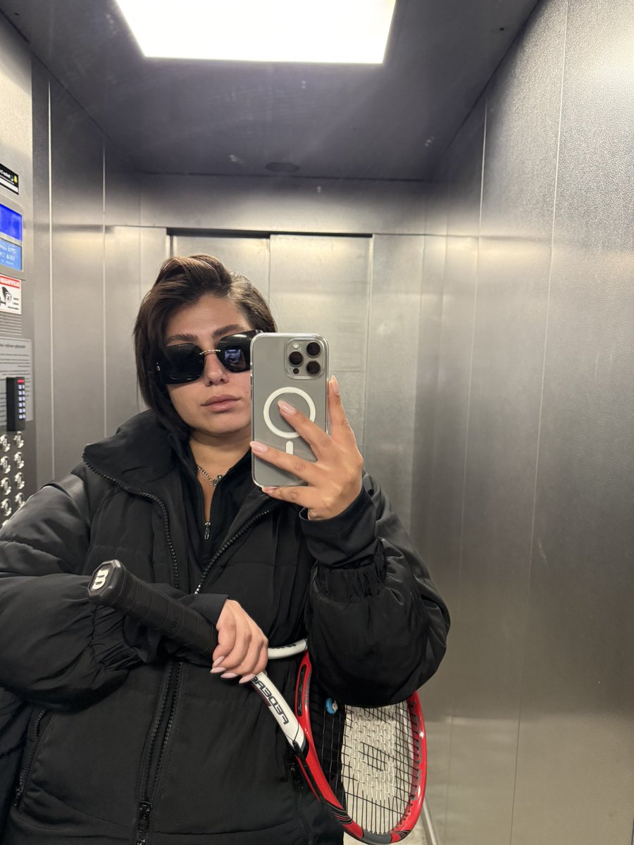 Elen Kay 👽 tweet media