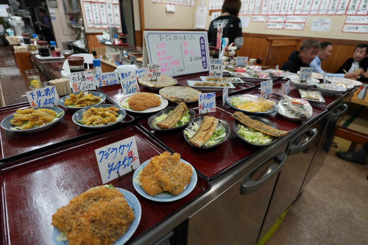 nori7770's tweet photo. 深夜の食堂で鯨カツカレー https://t.co/VOBFetlSnx