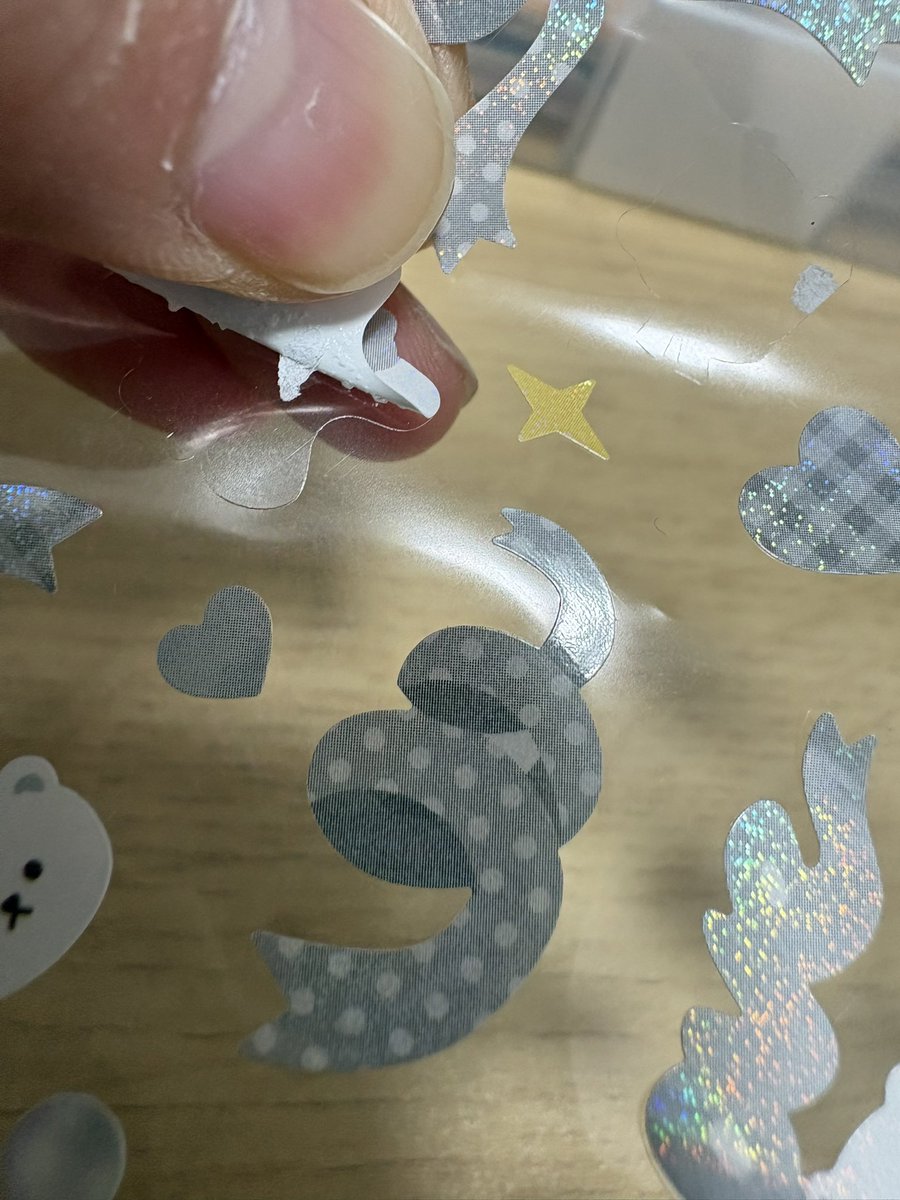 38py___'s tweet photo. ダイソーのシールがあまりにも不良品過ぎる。レシート貰ってこなかったのほんとばか https://t.co/NUPNZXJ8FV