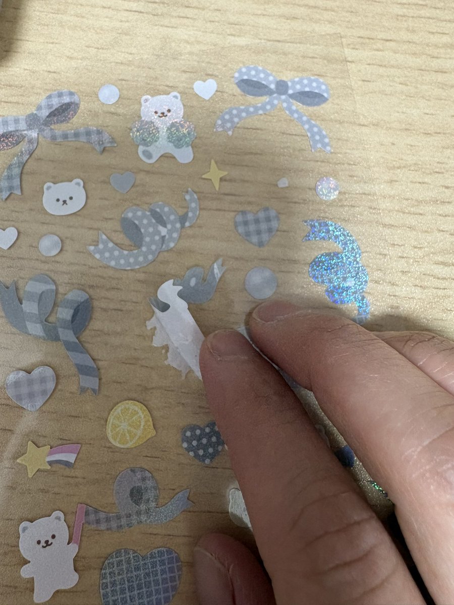 38py___'s tweet photo. ダイソーのシールがあまりにも不良品過ぎる。レシート貰ってこなかったのほんとばか https://t.co/NUPNZXJ8FV