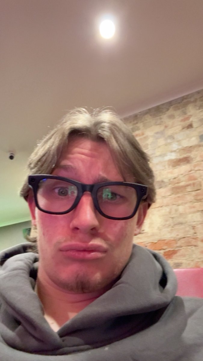 Slyuniform tweet media