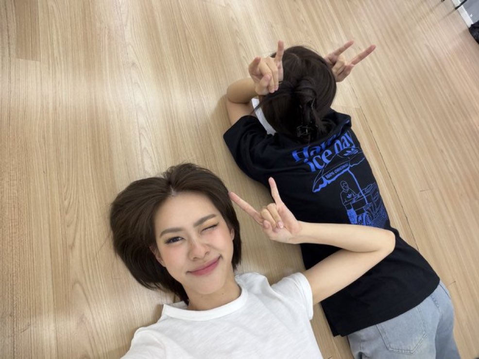 มี่ไปถ่ายไรมาจ๊ะ หน้าเต็มนะ