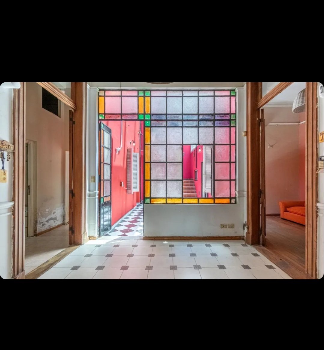 Mirá lo que es ese vitral, vivir en un ph así es mi sueño obrero