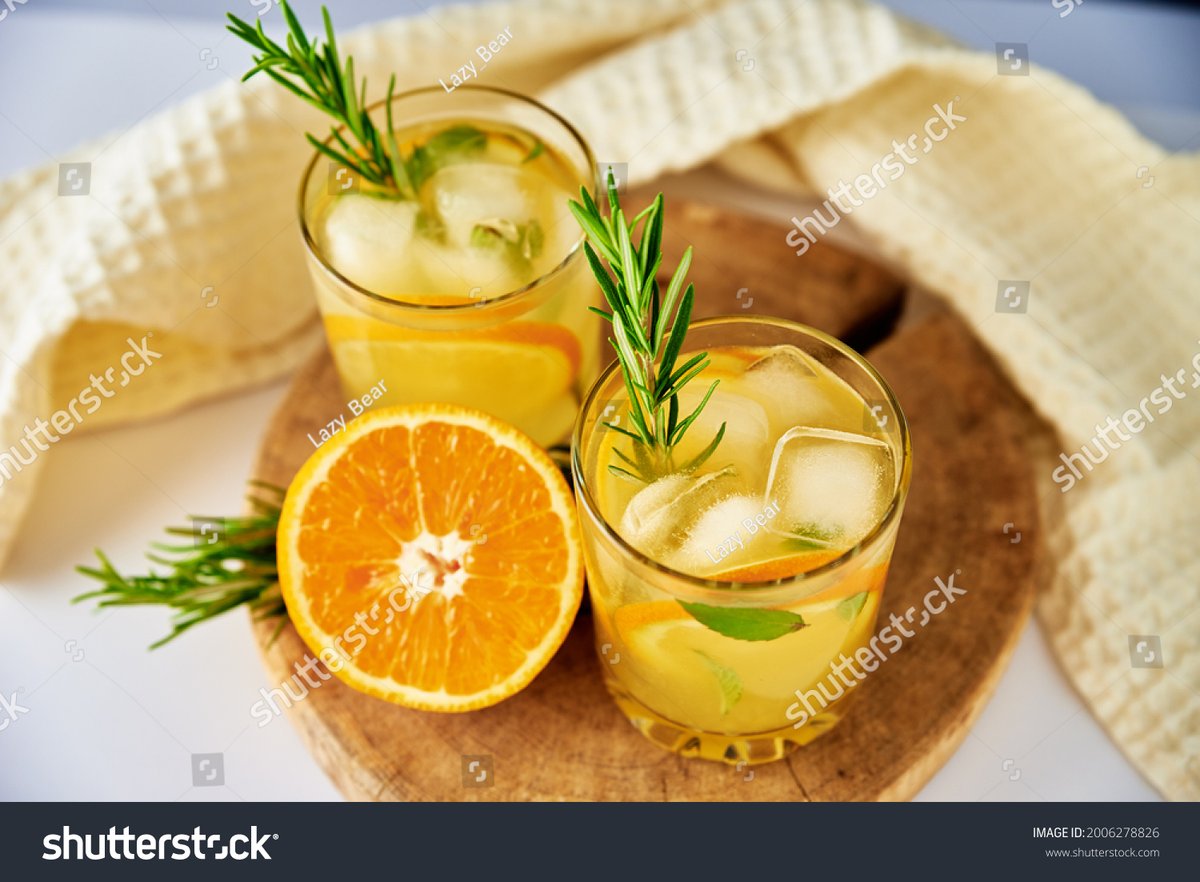 Alexiruagm's tweet image. 5-Minute Mango Basil Cooler | Blend 1 ripe mango (frozen for extra chill!), 5 basil leaves,  cup coconut water, u0026 1 tsp lime juice. Top with a basil sprig—refreshing, vegan, u0026 zero added sugar! Perfect for beating the heat  #QuickDrinks #VeganRecipes