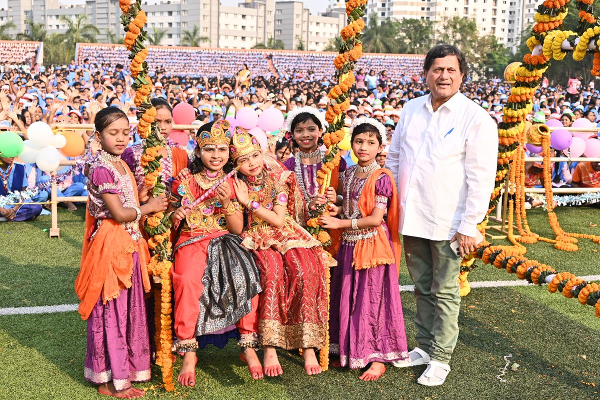 achyuta_samanta's tweet photo. Every year, before Holi, our 40,000 KISS children celebrate together on the campus with so much excitement. For many of them, this is a day they truly wait for. The colours, the songs, the laughter — everything fills the campus with life.

This year too, some well-known faces from Odia cinema came to be with the children. They danced, they smiled, and they spent time with them like family. Most of these children come from very simple backgrounds. When I watch them celebrate freely and happily, I feel content.
Their happiness is my happiness.