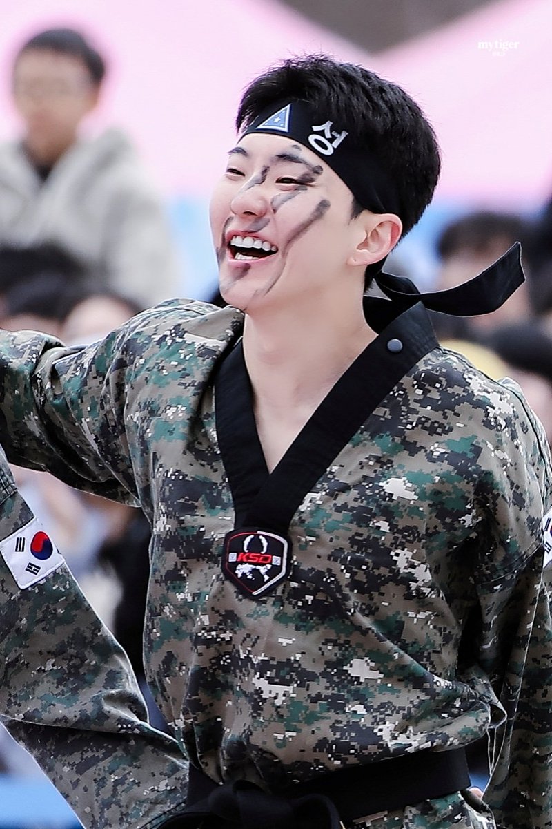 똘히 tweet media