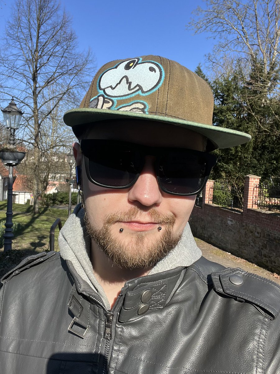 Blauer Himmel, Sonne im Gesicht. Und schon fühlt sich das Leben leichter an. Und ich mich etwas attraktiver. 🤭