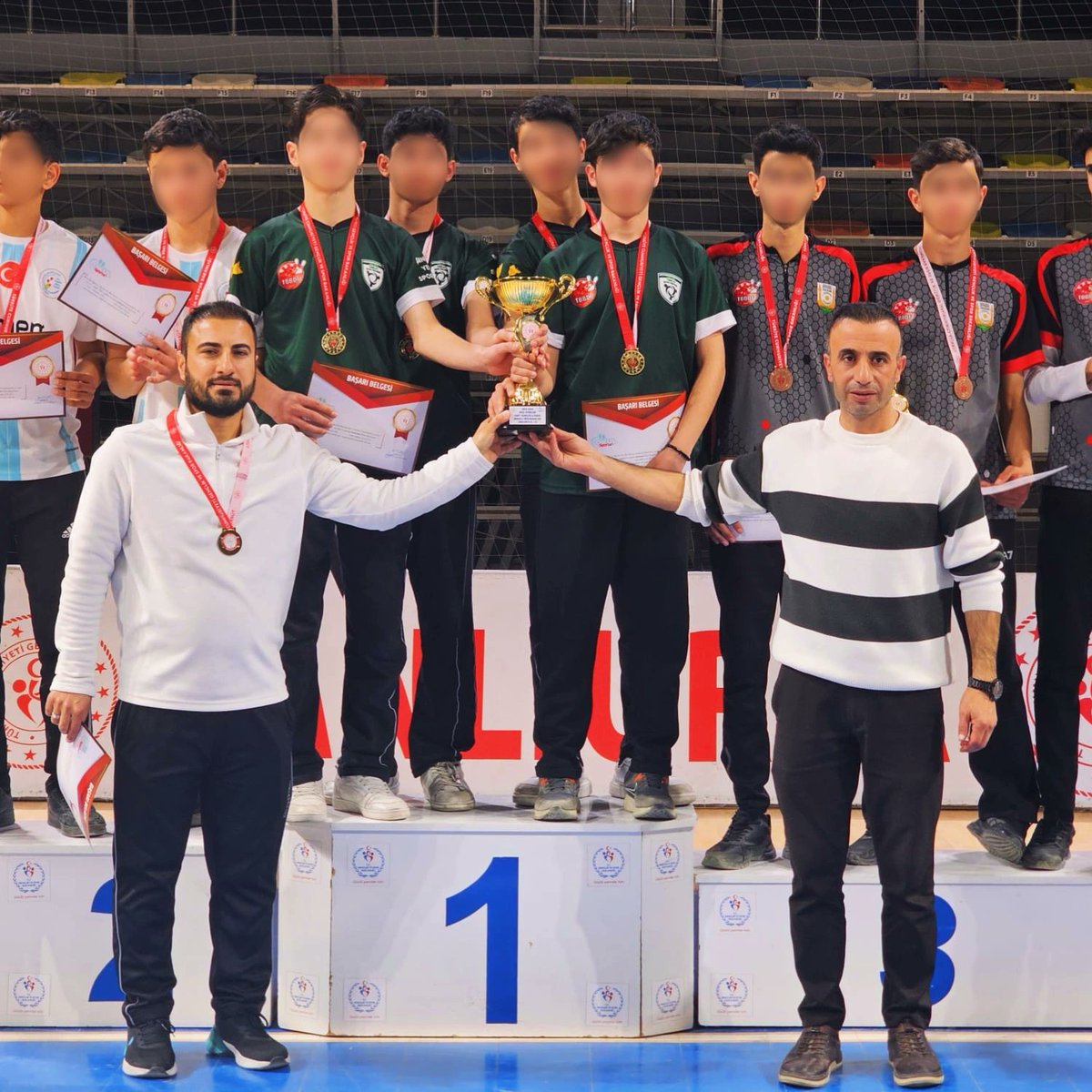 2025-2026 Okulumuz Atatürk Anadolu Lisesi Okul Sporları Dart Genç Erkek A Kategorisinde il Şampiyonu olup ilimizi Bölge müsabakalarinda temsil etmeye hak kazanmıştır.Emegi geçen Beden Eğitimi Öğrt.M.Yahya Durmuş hocamızı ve öğrencilerimizi tebrik ederiz.