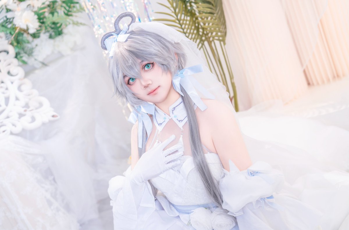 Oiiai_oiiai_'s tweet photo. 元宵节快乐！
#cos #cosplay #VOCALOID #洛天依 #白丝 https://t.co/4Eocmy8zmH