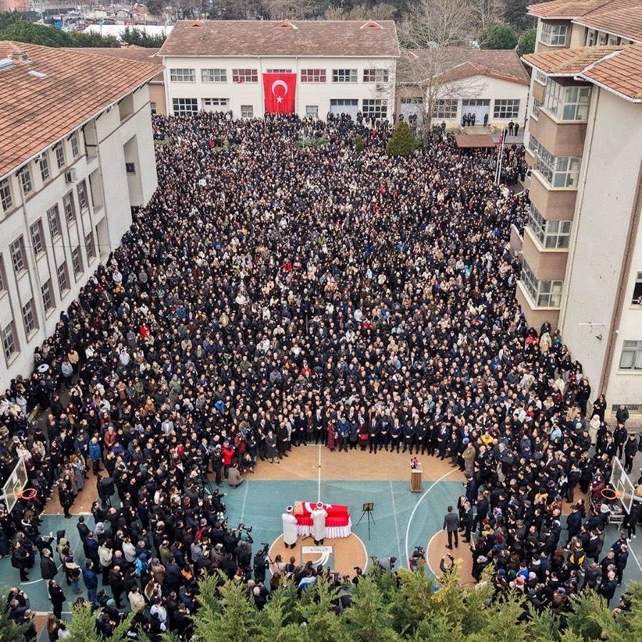 Fatma Nur öğretmen, son yolculuğuna uğurlandı.
 #FatmaNurÇelik