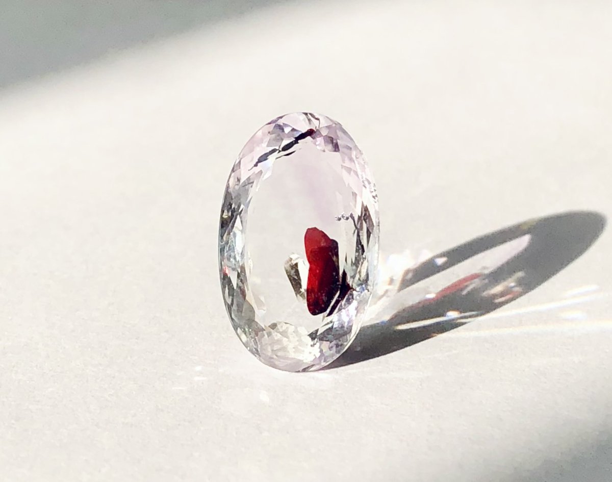 ←ウニ入り水晶　　　　　薔薇入り水晶→