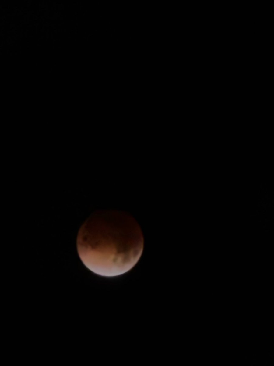 maycurves's tweet photo. @AliTurianoFox4  sharing my Lunar eclipse Blood moon photo captured just now https://t.co/kCooFgIzPZ