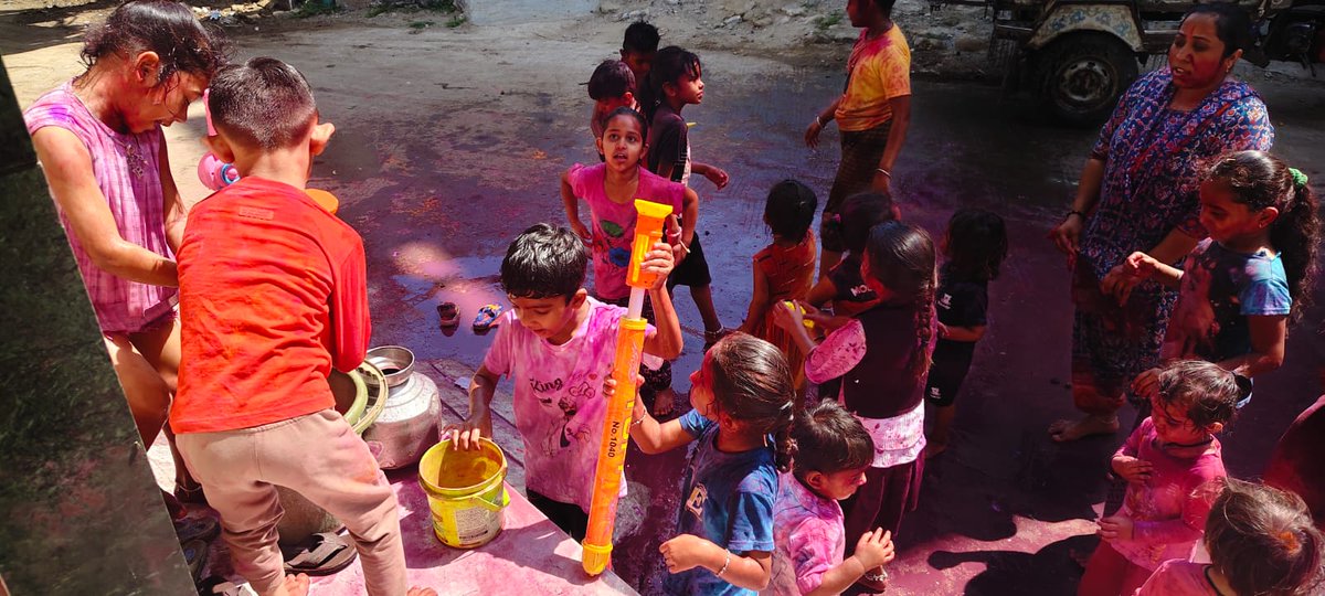 દેવભૂમિ દ્વારકા જિલ્લાના આંગણવાડી કેન્દ્રોમાં ભૂલકાઓ દ્વારા હોળી અને ધૂળેટી પર્વની ઉજવણી કરવામાં આવી. <a href="/CMOGuj/">CMO Gujarat</a>