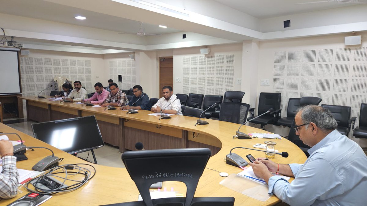 હિંમતનગર ખાતે કલેકટર શ્રી લલિત નારાયણસિંઘ સાંદુની અધ્યક્ષતામાં સુજલામ સુફલામ જળ અભિયાન 2026 ની બેઠક યોજાઈ.
<a href="/CMOGuj/">CMO Gujarat</a> <a href="/revenuegujarat/">Revenue Dep. Gujarat</a> <a href="/InfoGujarat/">Gujarat Information</a>