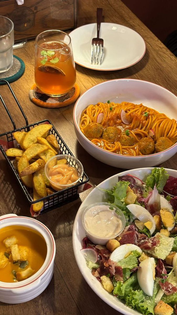 ⠀

3 Maret 2026 | 𝗕𝗮𝘀𝗸 𝗖𝗮𝗳𝗲, 𝗦𝗲𝘁𝗶𝗮𝗯𝘂𝗱𝗶 - 𝗕𝗮𝗻𝗱𝘂𝗻𝗴

Niat awal cari takjil, berujung nongkrong sekalian makan malam disini.

*edisi nurut sama istri*

⠀