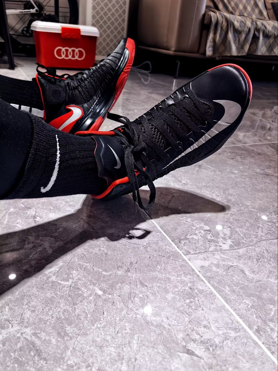 Latex- Boot tweet media