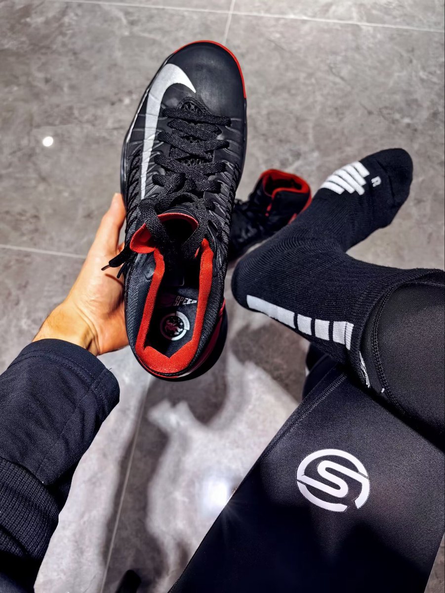 Latex- Boot tweet media