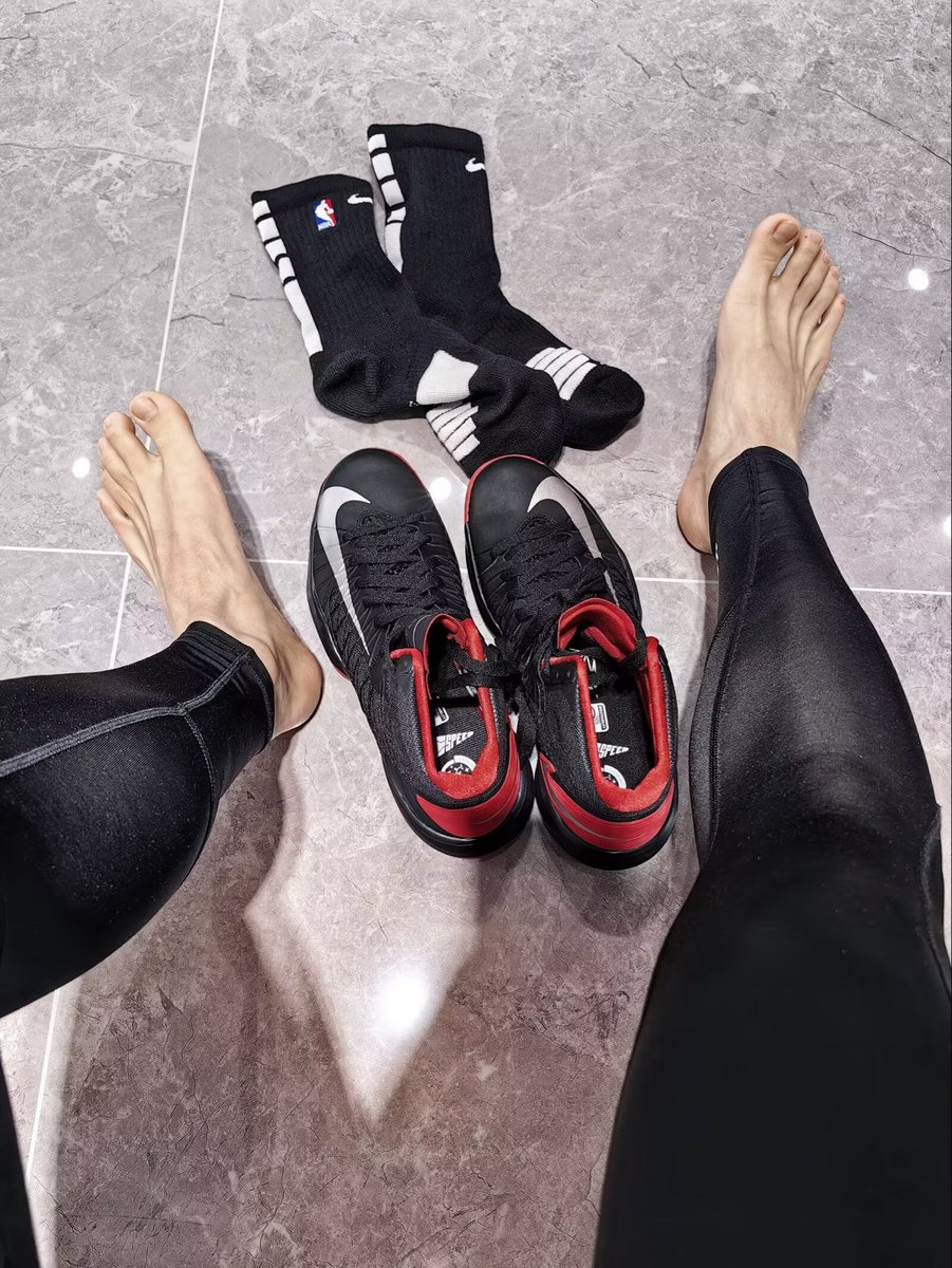 Latex- Boot tweet media