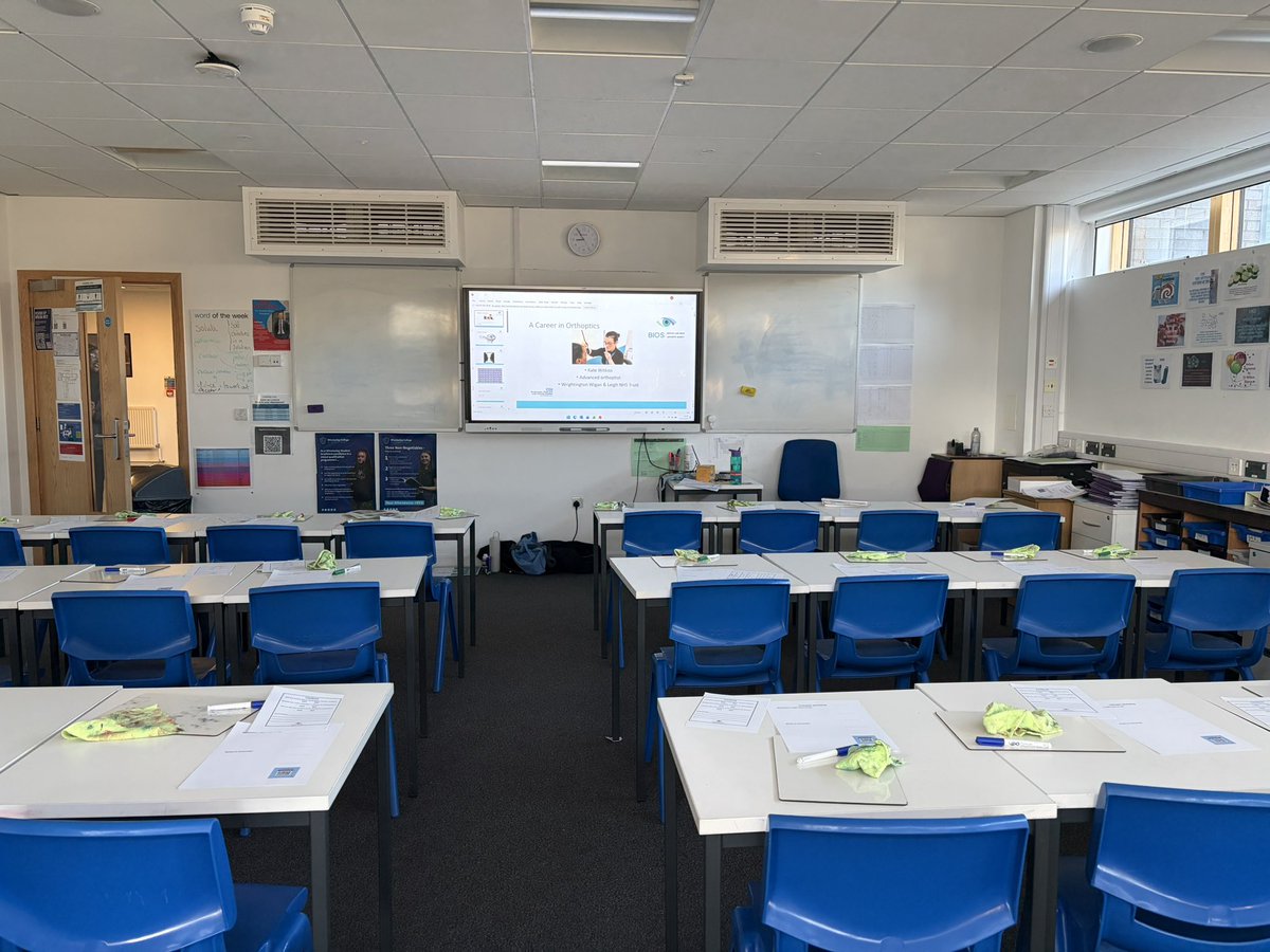 WWLOrthoptics's tweet photo. Enjoying some time today at a local college today inspiring the next generation of Orthoptists  @BIOS_Orthoptics #careersweek https://t.co/0ZQtMCP36L