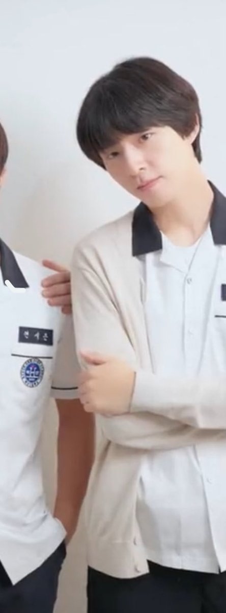 @: 오범석 왜 학터뷰 자세로 서있음?