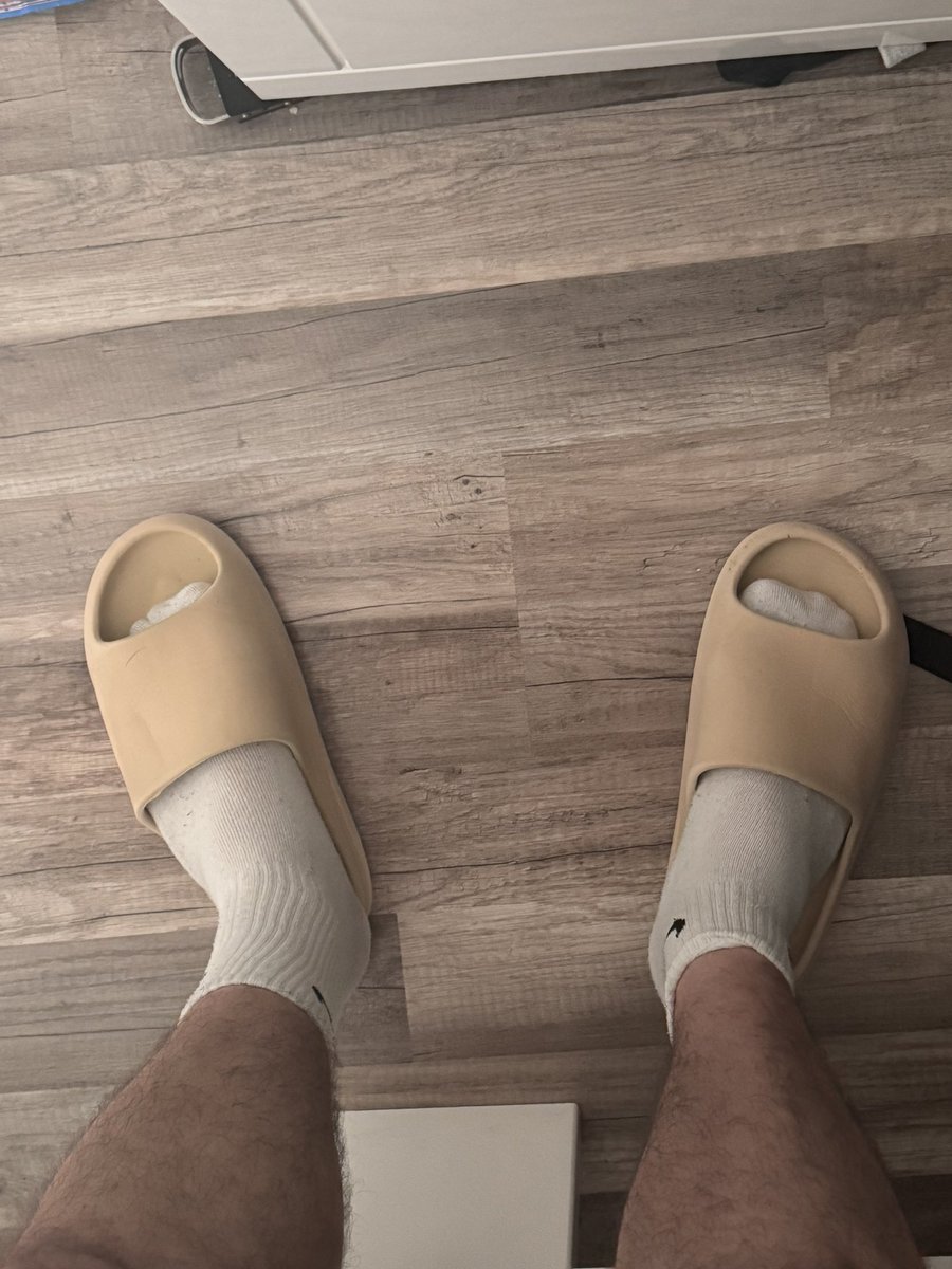 Das Wetter ist gut und somit meine Laune auch wieder. Wo sind meine Zahlfotzen?😈 #cashmaster #paypig #findom #cashfag #geldsklave #zahlsklave