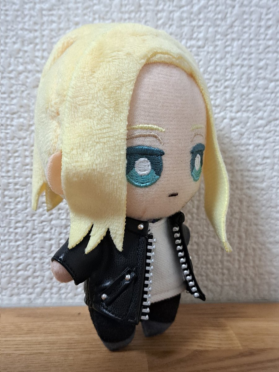 ポニテ🔨なので、ちょいやんちゃっぽく革ジャンにしてみました。
👕はフェイク。