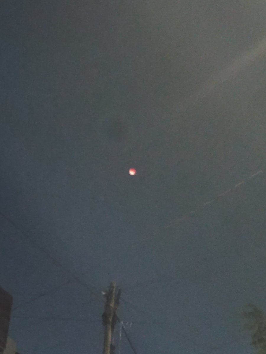 Aquí Jardines del vergel Zapopan así #LunarEclipse