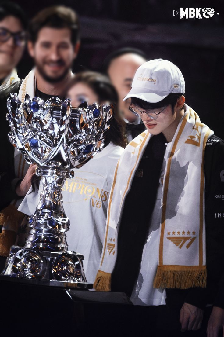 ilovefaker tweet media