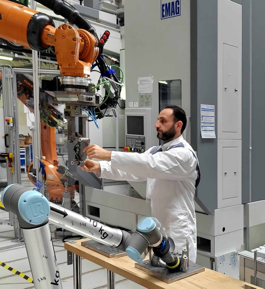 europawire's tweet image. Fraunhofer Develops AI and Neuromorphic Sensor Platform for Intelligent Human Robot Teamwork in Manufacturing news.europawire.eu/fraunhofer-neu…

@Fraunhofer #NeurOSmart #safety #humans #robots #collaboration #industrial #AI #innovation #investment #LIDARtechnology #neuromorphic #sensor