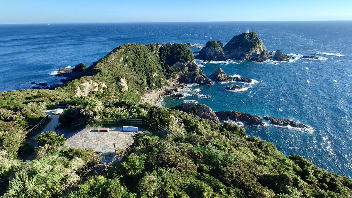 AzureFlag373813's tweet photo. 宗像大社沖ノ島遥拝所（福岡）
バルーンフェスタ（佐賀）
ハウステンボス（長崎）
アフリカンサファリ（大分）
です。

ついでにこれは
水前寺公園（熊本）
フローランテ宮崎（宮崎）
佐多岬（鹿児島） https://t.co/VKsf0Iv5l1