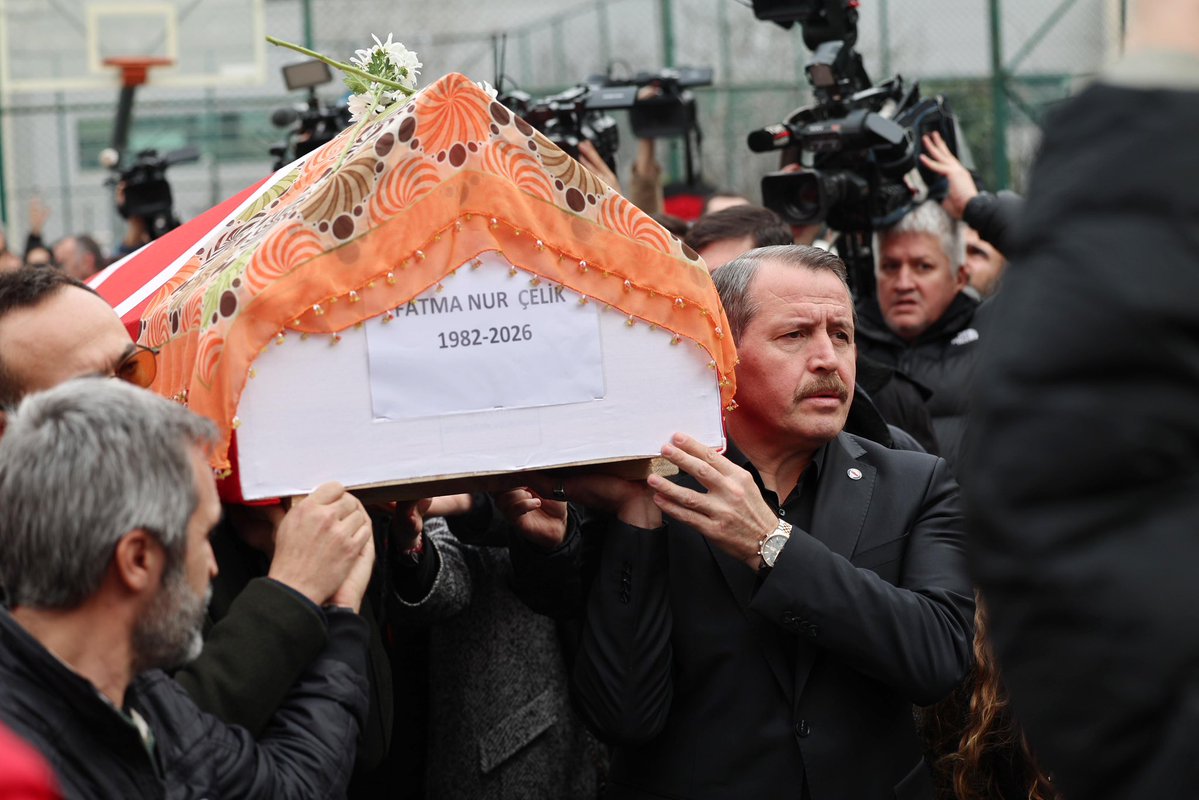 Öğretmenlere ve tüm kamu çalışanlarına yönelik her türlü saldırıyı şiddetle kınıyoruz.

Şiddet, eğitime, emeğe ve milletimizin geleceğine yönelmiş açık bir tehdittir. Okullarımız başta olmak üzere tüm kamu kurumları güvenli alanlar olmak zorundadır.

Caydırıcı ve önleyici yasal