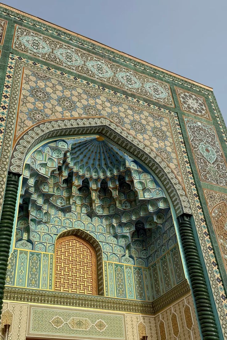 İroni yapıldığını düşünmekle beraber biraz gözümüz gönlümüz açılsın diye paylaşıyorum. Sanat tartışmasız İslam içindir.