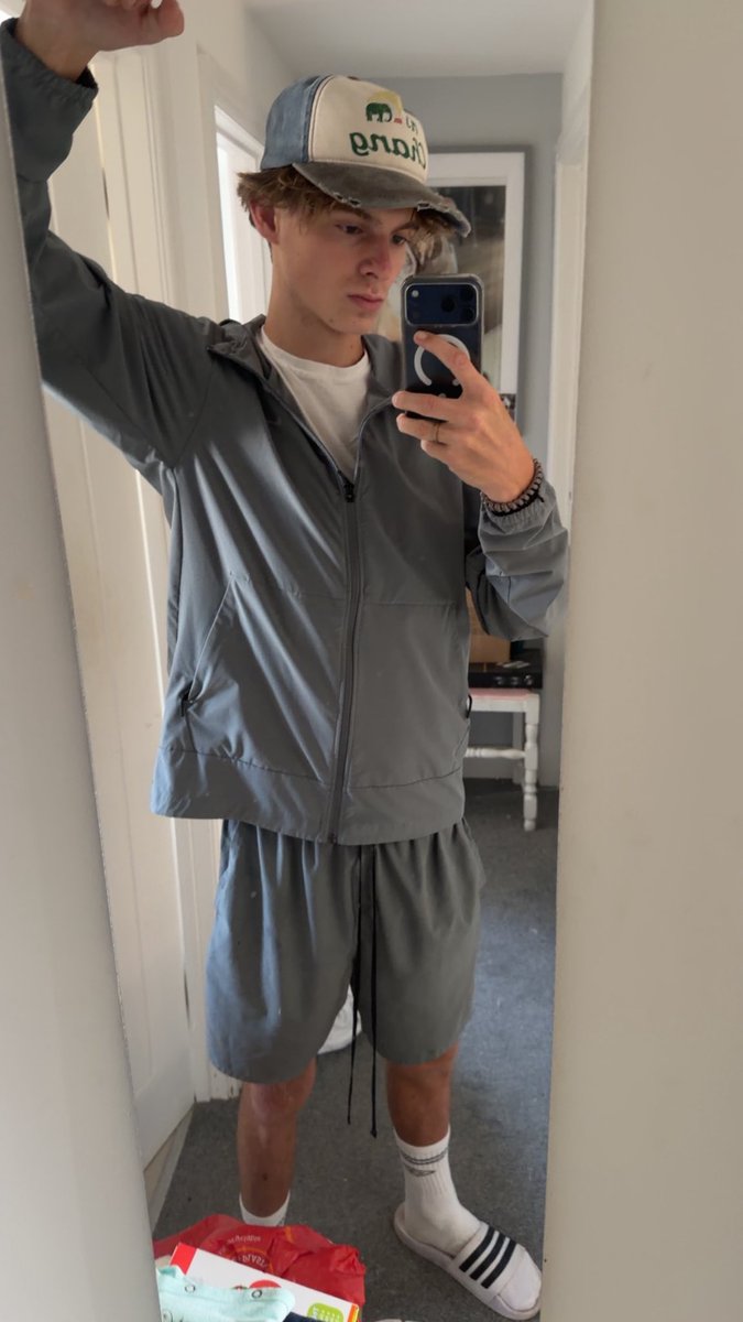 master_aj7's tweet photo. Rt if you want some of my used socks;)
#findom https://t.co/Ky48nAkGCj