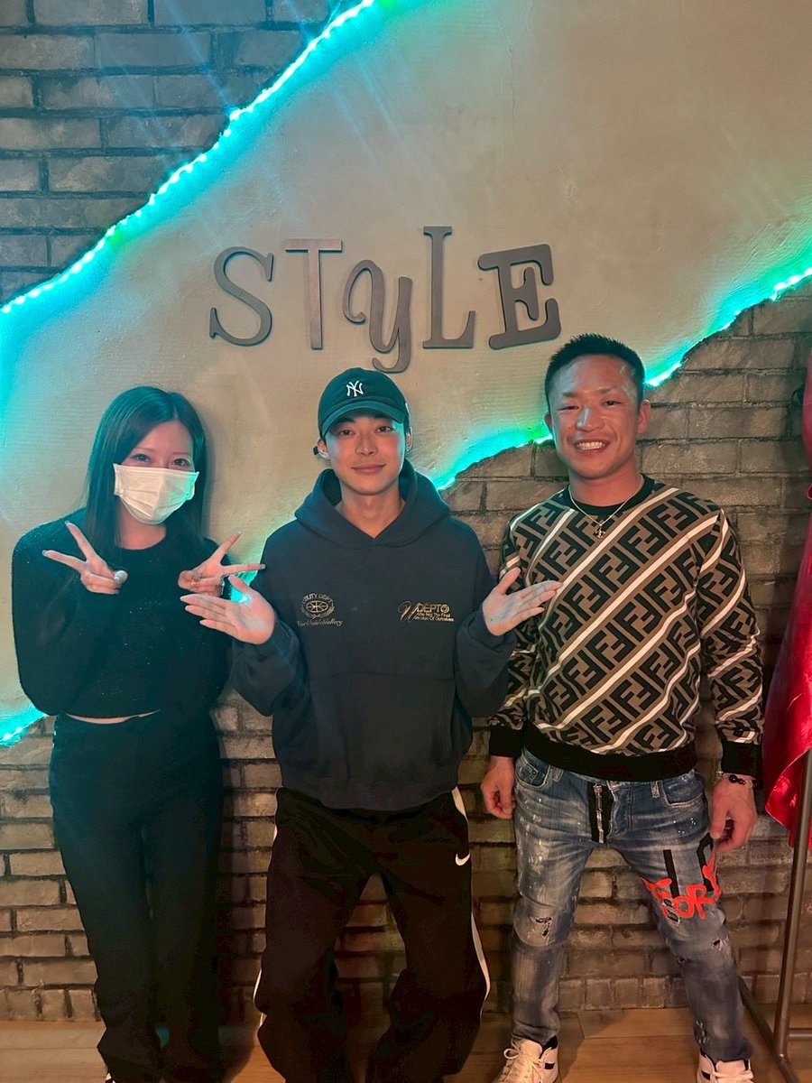 style21813419's tweet image. まもなくOPEN 🍸✨  
BAR STYLEです🎶  
昨日ご来店くださったご新規様様です📷
今日も笑って飲んで過ごしましょー！🥰
Instagram  Google  随時更新中🔥
お待ちしてます😊  
⏰22:00~OPEN✊

#心斎橋バー #BARSTYLE  #大阪バー #飲み放題