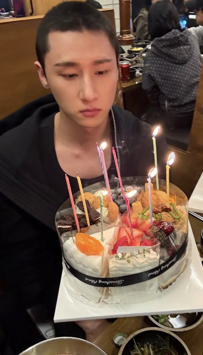 anoreeim's tweet photo. Happy 17 monthversarry sayang ku, jangan bosen sama aku yang kurang jamet ini ya ☺️ jangan ngambekan terus biar ga cepet tua, olah raga kamu biar sehat, masa aku wamil kamu makan gorengan terus sih, tapi tetep i love you @huanqsinb 🤍 selamat berbuka ya sayang 🥰 https://t.co/xQY4DHvQgh
