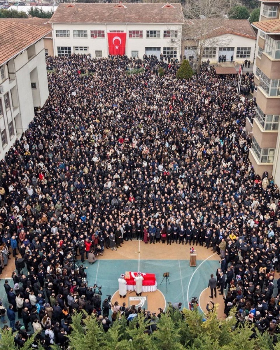 militerenstitu's tweet photo. Öğrencileri Fatma Nur öğretmene veda etti. https://t.co/Hcfid58Enk