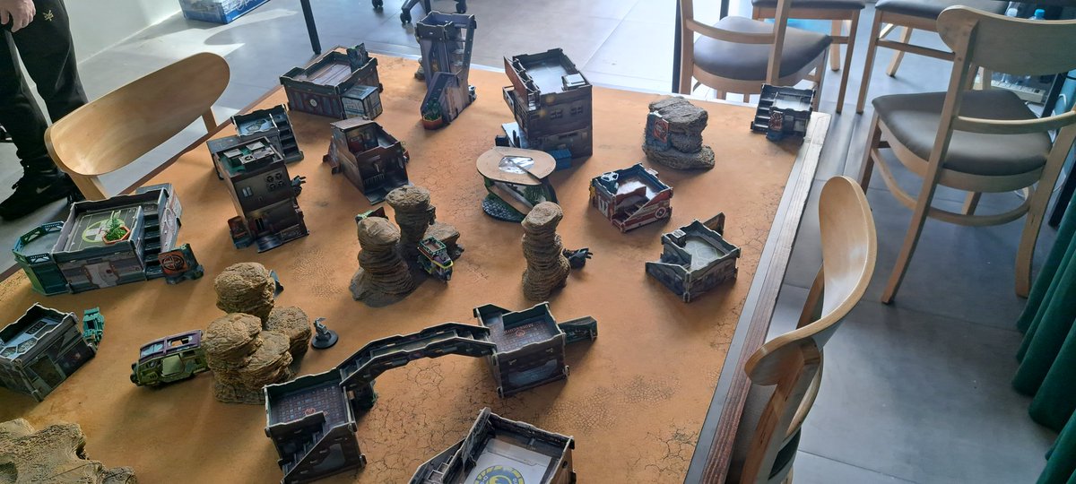 HCMCityInfinty's tweet photo. #infinitythegame last weekend. We used some natural desert terrain. Nourkias ate some troops. Warband traded into each other all game. It was brutal. Hahaha bakunin vs onyx is a silly match https://t.co/E3Slz5ls6V