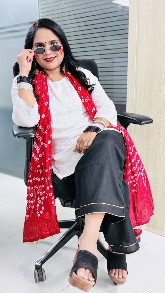 AnchorGarima's tweet photo. जो हूँ, वही काफी हूँ।

#BossLady
#ConfidentWoman
#garimabajpai 
#anchorlife
#anchorgarimabajpai https://t.co/ewOIU2s1sG