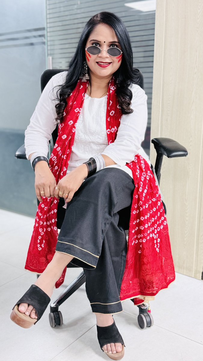 AnchorGarima's tweet photo. जो हूँ, वही काफी हूँ।

#BossLady
#ConfidentWoman
#garimabajpai 
#anchorlife
#anchorgarimabajpai https://t.co/ewOIU2s1sG