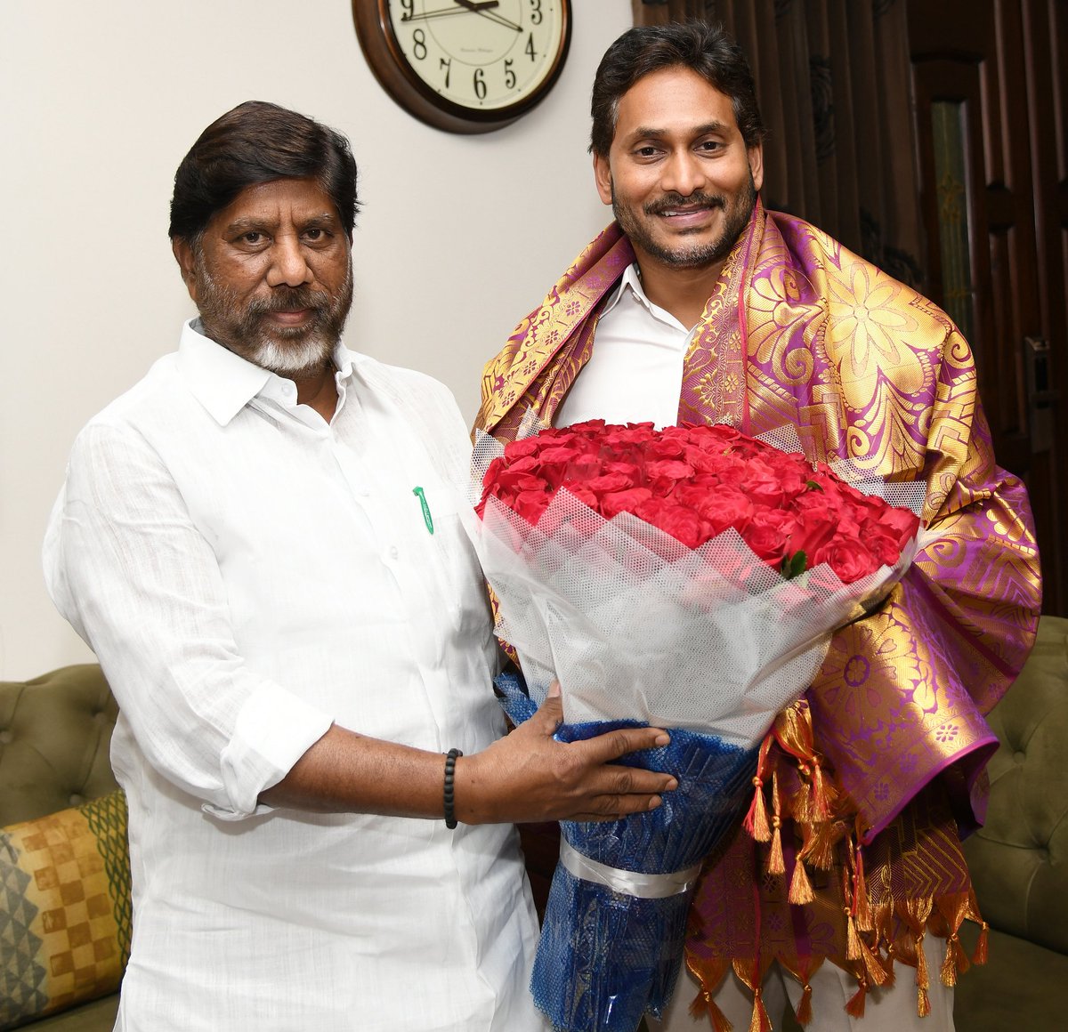Bhatti_Mallu's tweet photo. ఆంధ్రప్రదేశ్ మాజీ ముఖ్యమంత్రి, వైయస్ఆర్ కాంగ్రెస్ పార్టీ అధినేత శ్రీ వై.ఎస్. జగన్ మోహన్ రెడ్డి గారిని మర్యాదపూర్వకంగా కలిసి, ఈ నెల 5వ తేదీన నిర్వహించనున్న మా కుమారుడు సూర్య విక్రమాదిత్య వివాహ వేడుకకు విచ్చేసి నూతన వధూవరులను ఆశీర్వదించాలని ఆహ్వాన పత్రికను అందజేయడం జరిగింది.

Met with former AP CM and YSRCP President Sri @ysjagan Garu today. Extended a formal invitation to the wedding ceremony of my son, Surya Vikramaditya, on March 5th.